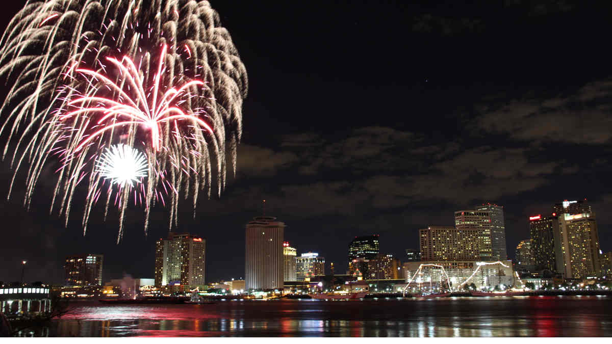 fireworks New Year's Eve New Orleans