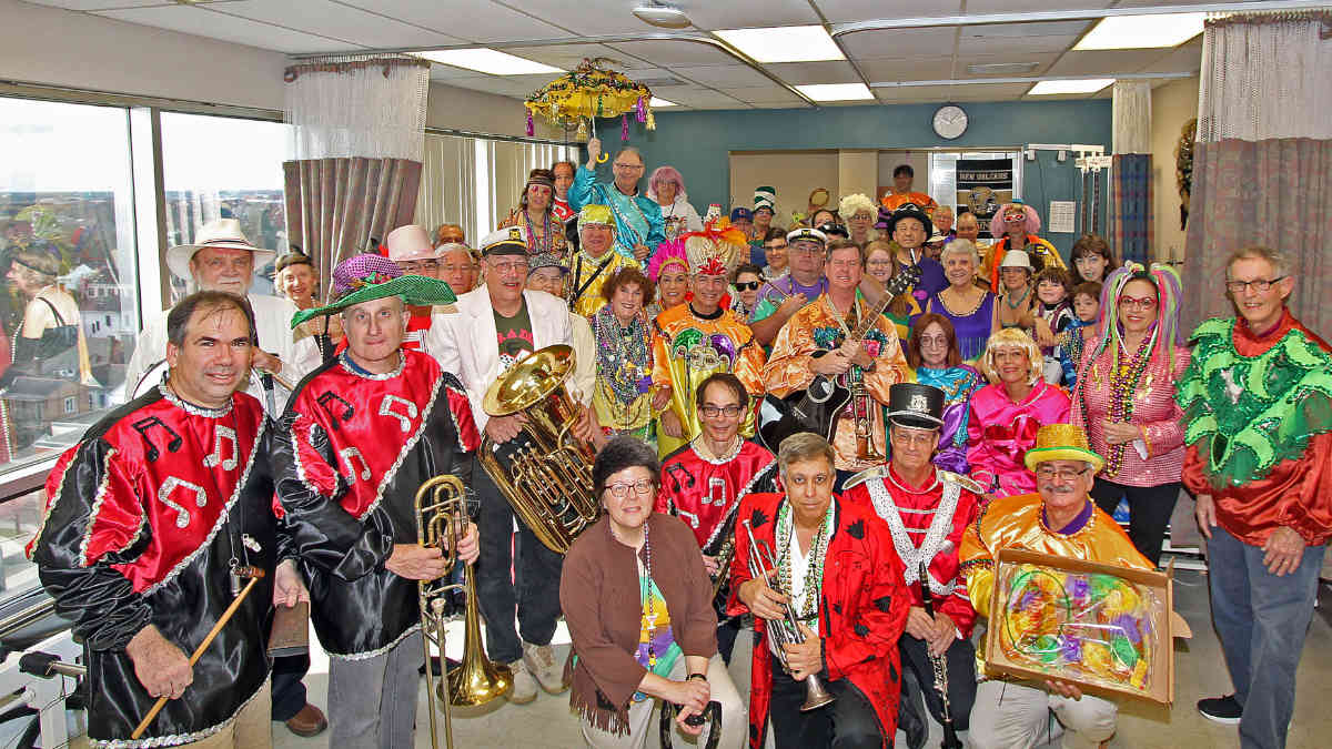 B'nai B'rith Mardi Gras Mitzvah Makers 40th Annual Hospital Parade Group Photo | New Orleans Local