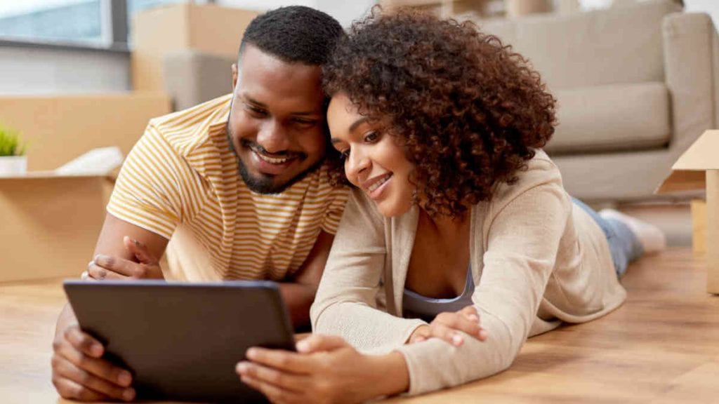 Mortgage Rates - Couple Searching Internet | New Orleans Local