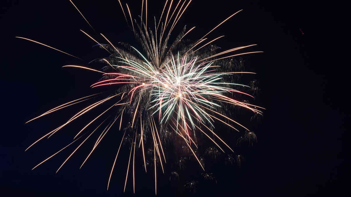 Fireworks St Bernard, Salutes America